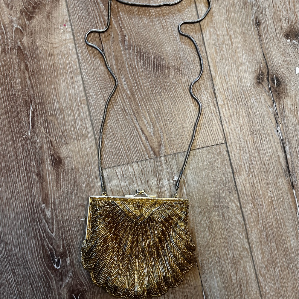 Vintage gold seashell purse